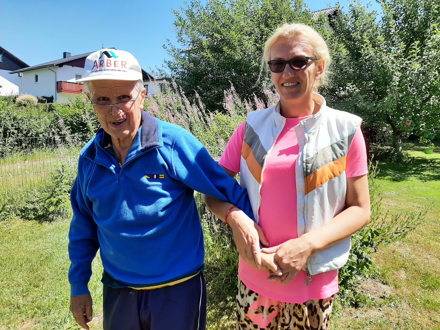 Mann und Pflegerin